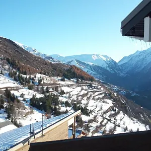 En Oisans,vue Sur Le Signial De L'homme Auris